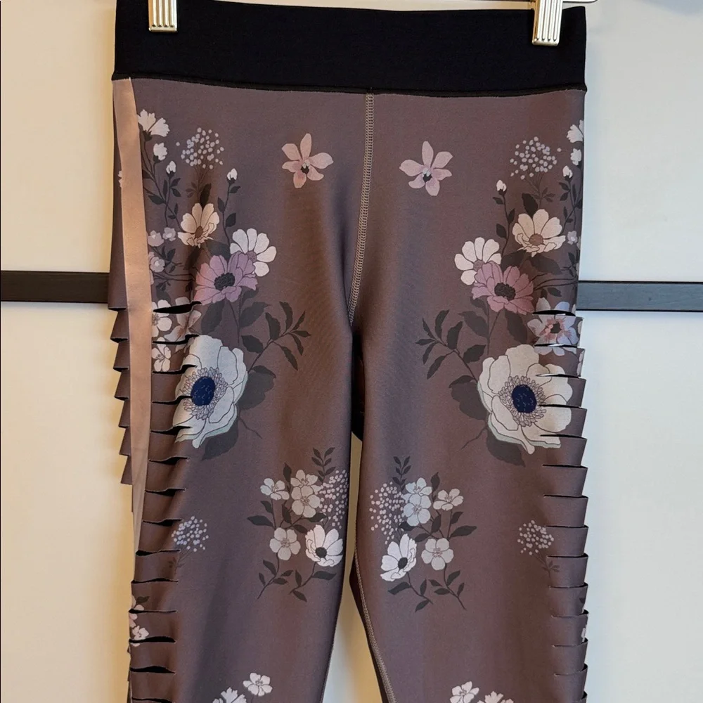 Ultracor Lux Knockout Floral Leggings Size S Laser Cut Side Detail Taupe/Grey - Picture 2 of 16